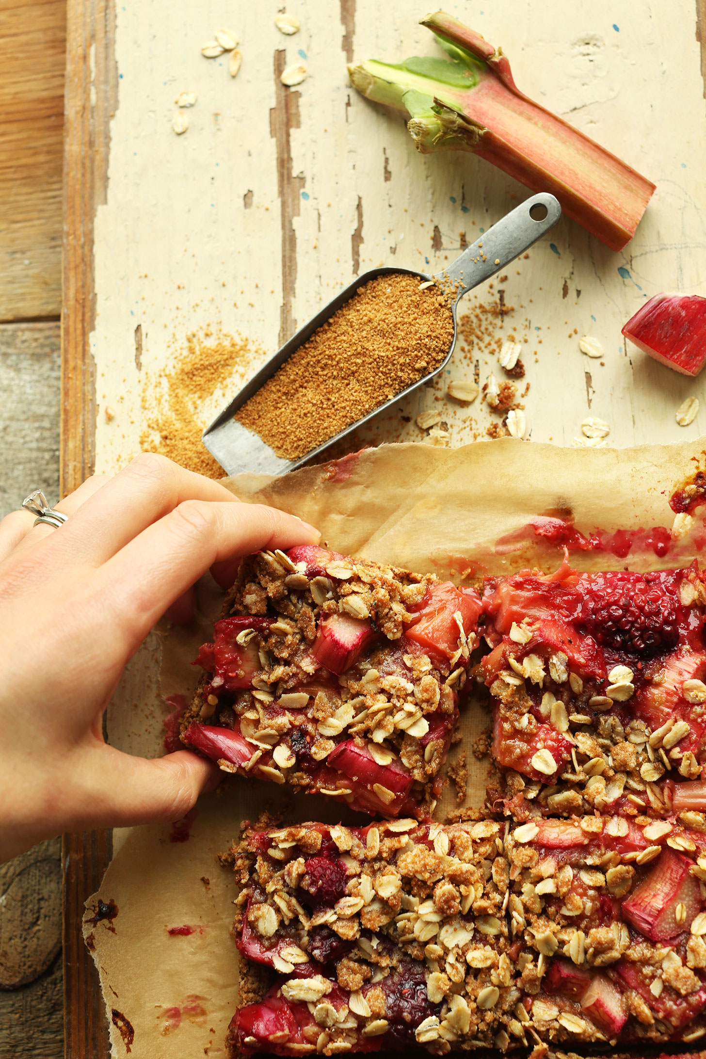 10-ingredient-strawberry-rhubarb-crumble-bars-vegan-glutenfree-rhubarb-dessert-recipe-healthy