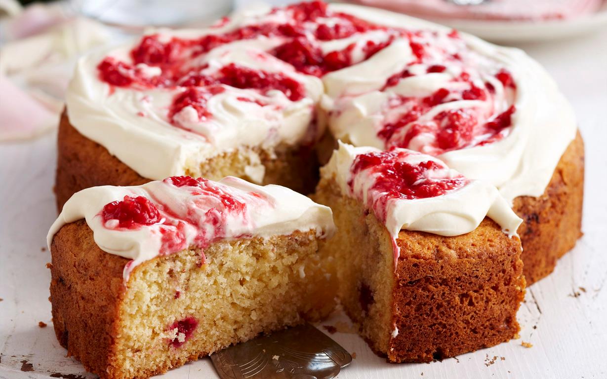 Coconut-and-raspberry-cake