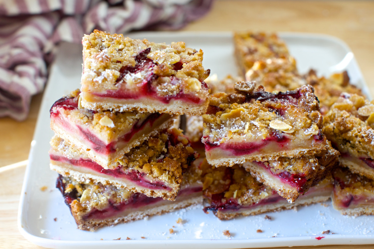 Plum-squares-with-marzipan-crumble