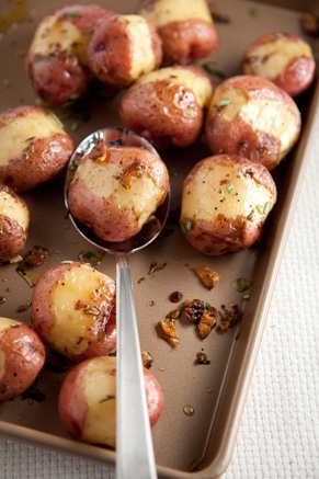 Roasted-red-potatoes-with-rosemary-and-garlic