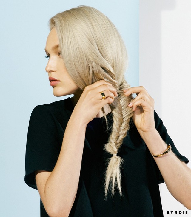 Hair-tutorial-how-to-do-a-loose-messy-fishtail-braid-1932175.640x0c