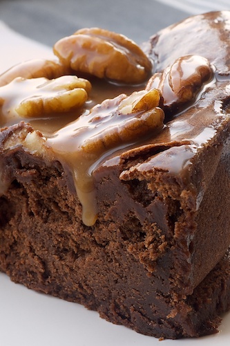 Chocolate-caramel-pecan-souffle-cake