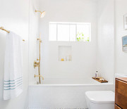 Thumb_the-best-small-bathroom-paint-colors-according-to-the-pros-1927579-1475690393.640x0c