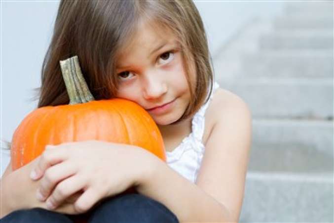 Scared_child_with_halloween_pumpkin