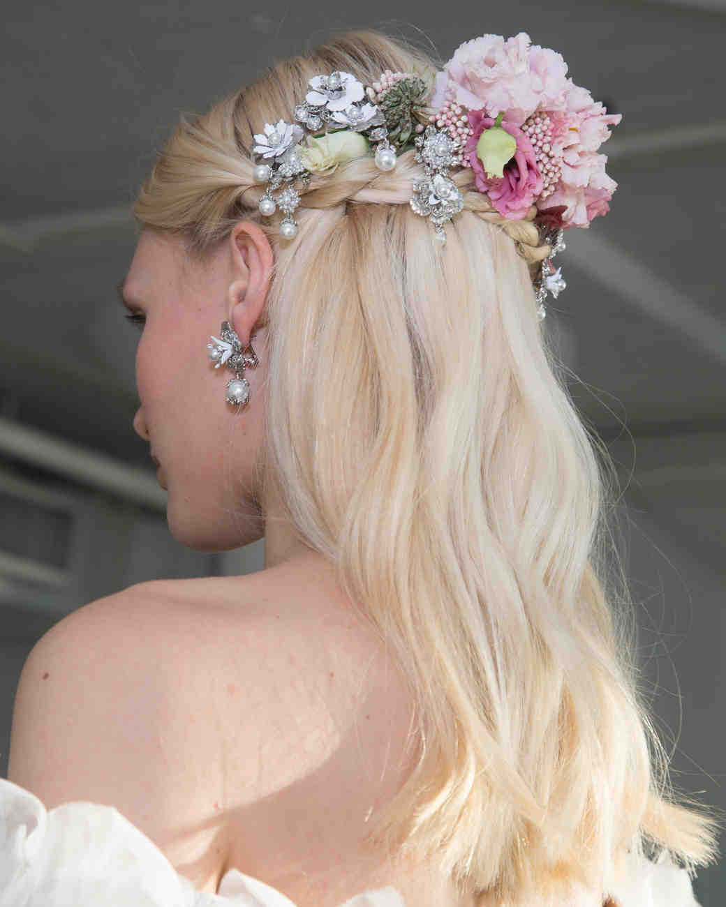 Marchesa-fall-2017-wedding-hairstyle-back-1016_vert