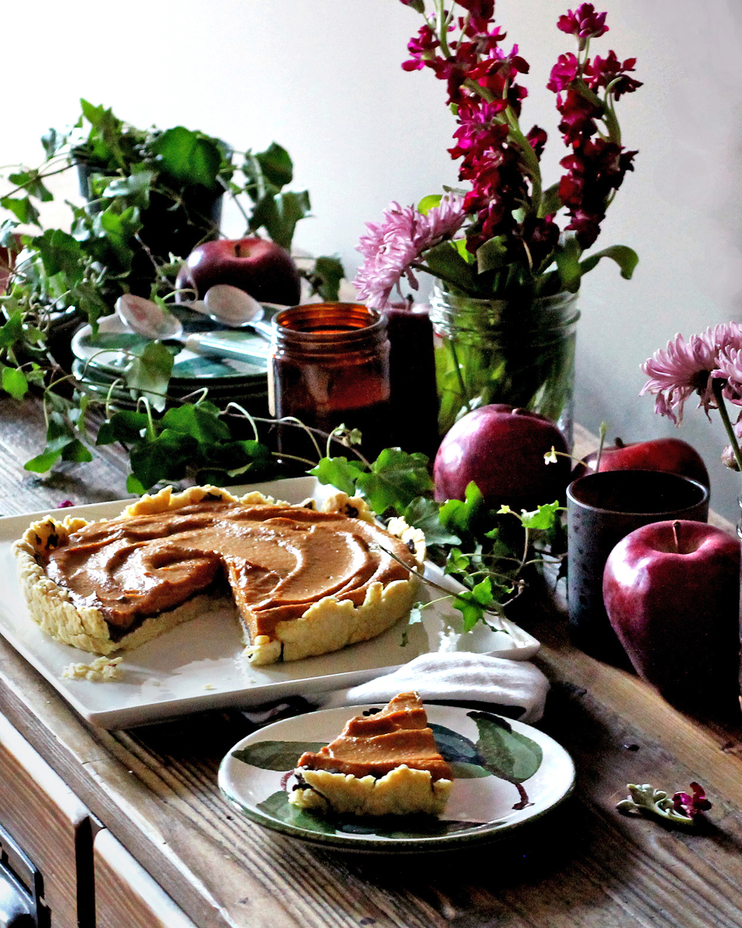 Burgundy-thanksgiving-table-setting-juheakim-1115_vert