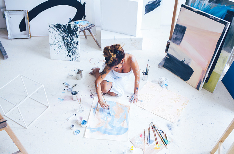 Stocksy-lumina-woman-artist-painting-on-paper