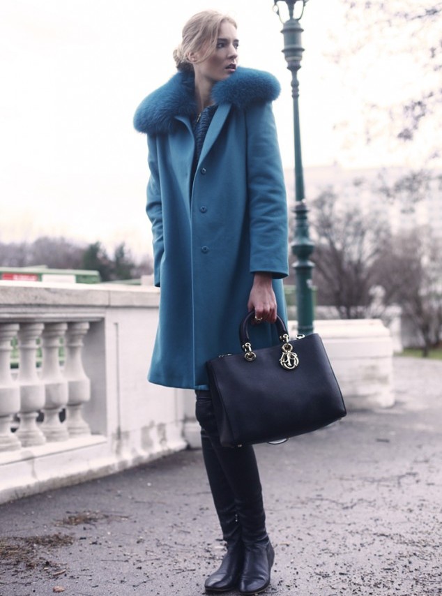 1.-structured-fur-collared-coat-with-black-bag