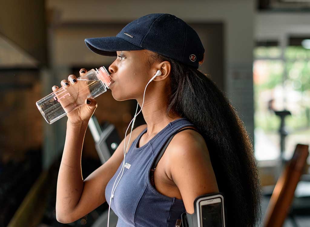 Drinking-water-at-gym