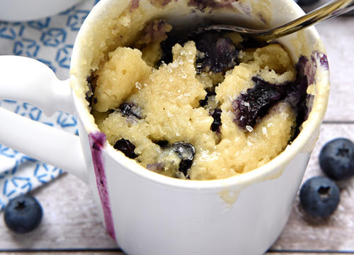 Blueberry-muffin-mug-cake