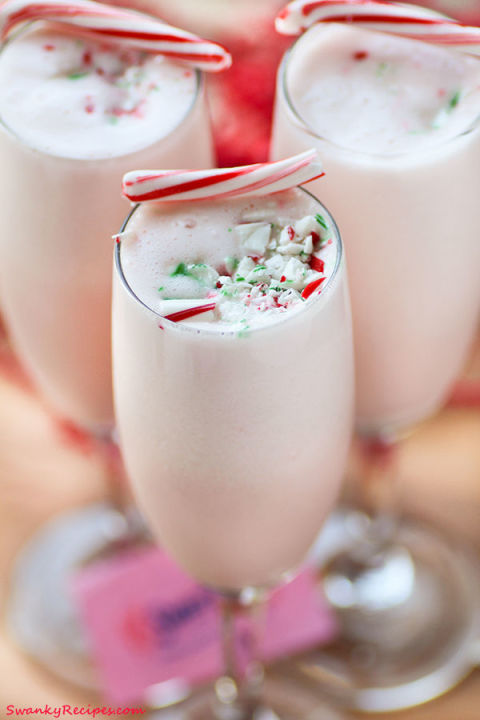 Gallery-1479919362-peppermint-nog-punch