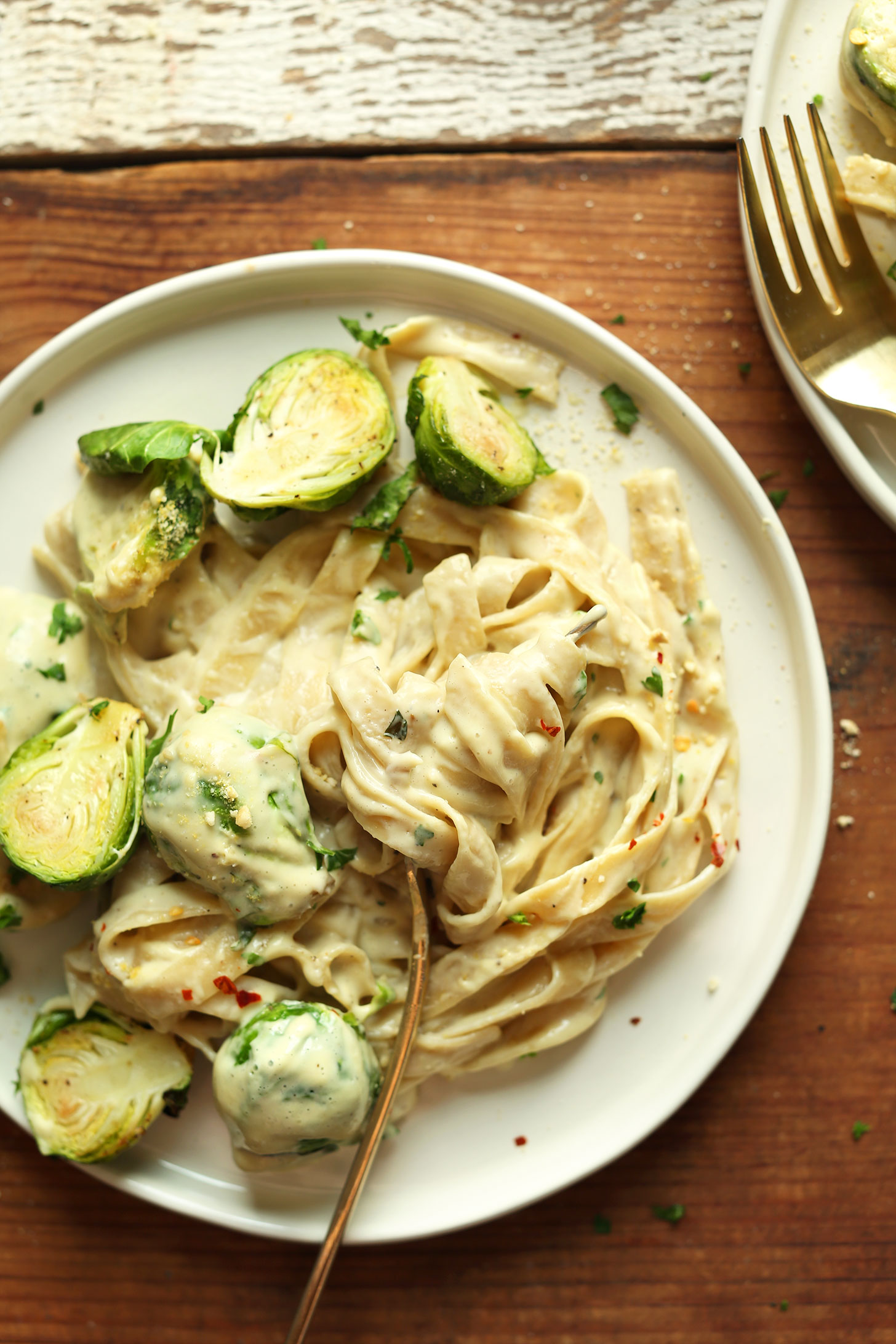 Incredible-30-minute-white-wine-garlic-pasta-with-roasted-brussels-sprouts-healthy-hearty-entirely-plantbased-vegan-glutenfree